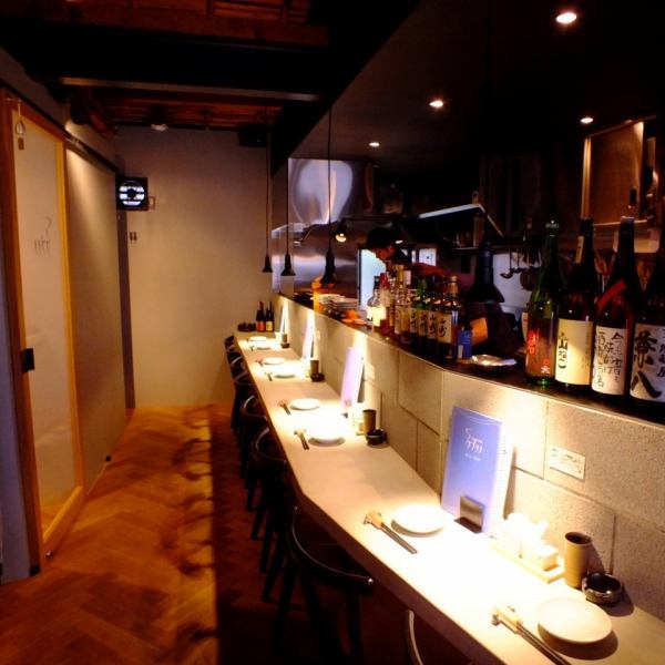 Of course, the counter seats are perfect for dating scenes ♪ When you want to talk over time with friends you've never seen ♪ You can see the open kitchen & yakitori from the counter seat ☆ One of the way to enjoy talking with a calm and familiar owner ... ·
