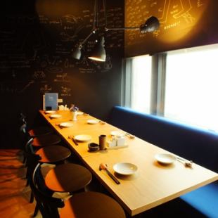 The table seats that can sit from 2 people up to 12 people is perfect for small to medium sized party ♪