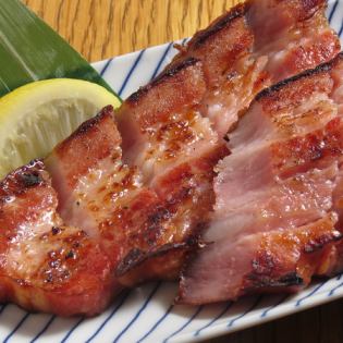 ■ Charbroiled thick-sliced bacon