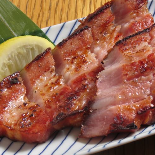 ■ Charbroiled thick-sliced bacon