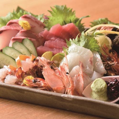 Assorted sashimi platter