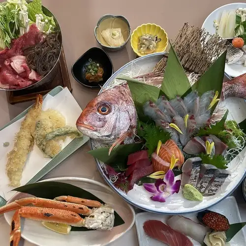 尽享新鲜海鲜！我们提供精致的套餐菜单。