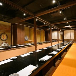 ≪団体様宴会場≫8名席×8台の個室と、8名掛け4台の個室、合わせて最大96名様まで「完全個室」で「お座敷掘りごたつ」でご利用いただけます！かわはぎ亭の宴会場は床の間があり銘皿を飾ってます♪是非店内装飾も御楽しみ下さい