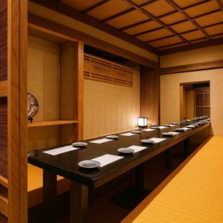 ≪小～中規模宴会も個室対応≫完全個室は全部で27部屋ございます！中規模の8～32名程度のご宴会は1列で顔を合わせた座席でご案内が可能です！人空間でテーブルを囲むご宴会・ご会食は盛り上がること間違いなし☆