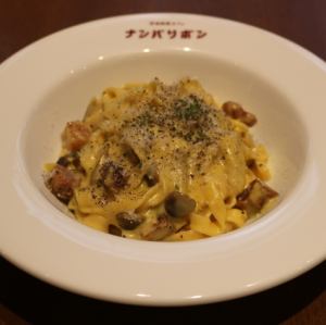 Bacon and mushroom carbonara