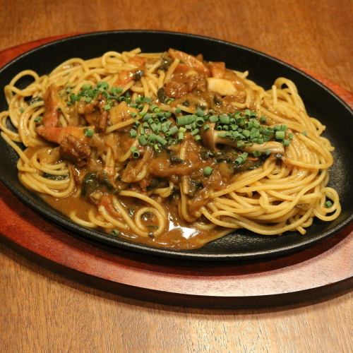 鉄板焼きカレーパスタ