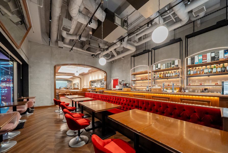 當然,我們也推薦您在晚餐時間來這裡小酌一杯,放鬆身心。我們這裡有很多沙發座位,您可以盡情享受公司聚會、閨蜜之夜或與媽媽朋友們的聚會!我們也提供宴會和閨蜜之夜套餐,所以如果您想在時尚的場所舉辦派對,而不是在傳統的居酒屋,我們推薦這裡。