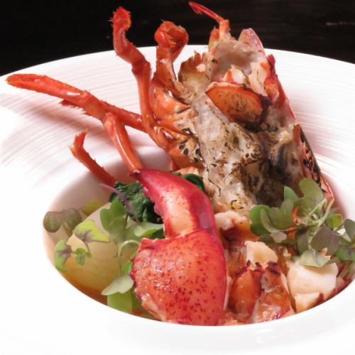 <<Lobster>> Enjoy this luxurious ingredient with a plump texture and rich flavor.