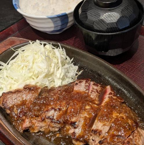 牛ステーキ定食（並150ｇ/大200ｇ）