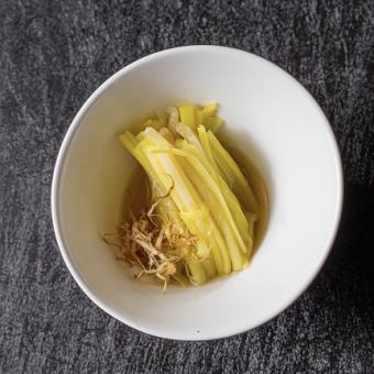 Boiled yellow chives
