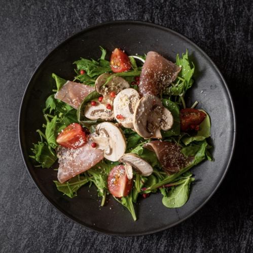 Caesar salad with mushrooms and prosciutto