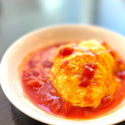 【ふわとろ卵がやみつきに!!】『とまとオムライス』680円（税込）