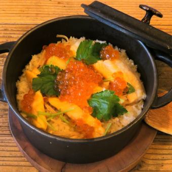 鮭ハラスとイクラの鍋炊きごはん