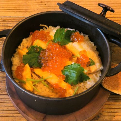 鮭ハラスとイクラの鍋炊きごはん