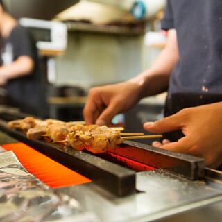 お仕事帰りにサクっと♪自慢の焼き鳥やギョーザなど一品料理多数