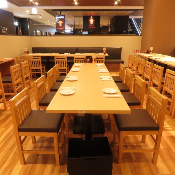 [For all kinds of drinking parties!] Enjoy banquets with friends at spacious, comfortable tables. We have many tables for four people available!