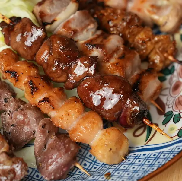 居酒屋の定番！一本一本丁寧に焼き上げる焼き鳥は絶品！！