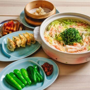 ◆120 minutes of all-you-can-drink included◆ Perfect for sightseeing or entertaining! Tochigi Mochi Pork Gyoza and Hot Pot Full Course (10 dishes total) 5,000 yen (tax included)