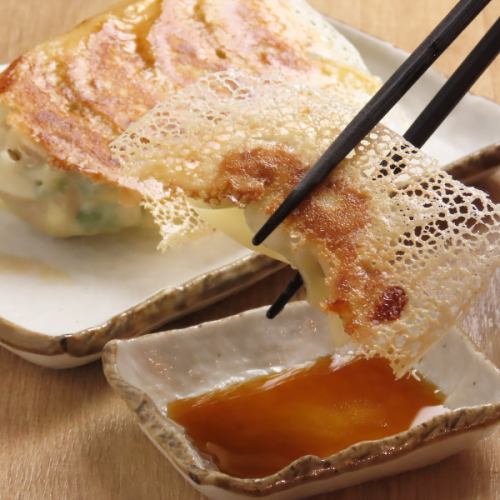 自慢の手作り餃子！