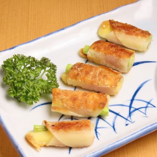 餃子の皮でベーコンアスパラ豚チーズ巻き (5ヶ)