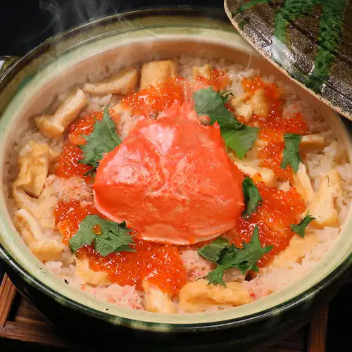 ズワイガニいくらのせ土鍋御飯