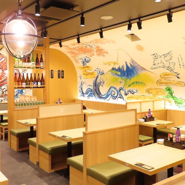 お席タイプはカウンター席、テーブル席、など人数に合わせて多数ご用意しております。