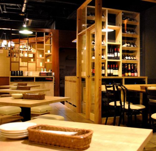 A wine bar with a stylish atmosphere.Please come when you come to Shinjuku.