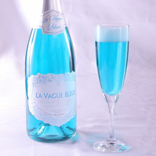 Blue wine that brings happiness "La Verque"