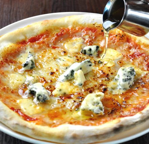 [Homemade] Sticky handmade pizza made from dough Please enjoy authentic Italian taste in Shinjuku