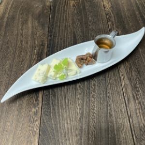 戈贡佐拉奶酪和蜂蜜拼盘