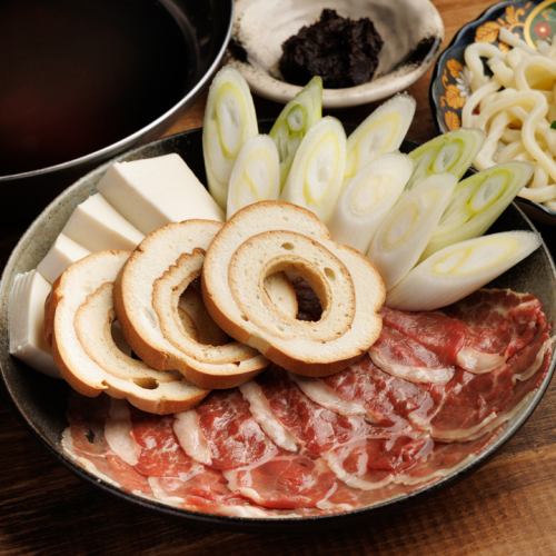 ［しゃぶしゃぶ］熊本産の馬肉を八丁味噌で頂く桜鍋