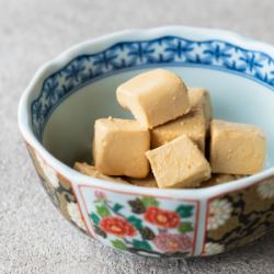 奶油奶酪用芥末和酱油腌制