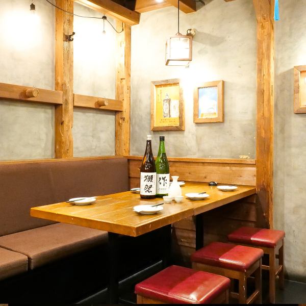 仕事帰りのサク飲みや、じっくり料理とお酒を楽しみたい方にぴったりの空間です!席のレイアウトが自由にできるので少人数でも大人数でも利用可能です!