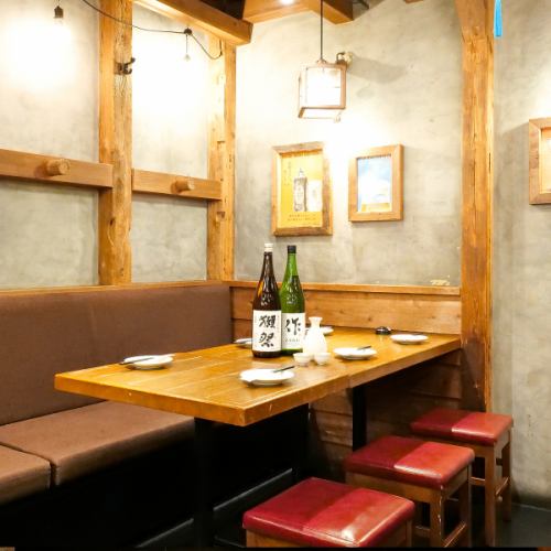 <p>仕事帰りのサク飲みや、じっくり料理とお酒を楽しみたい方にぴったりの空間です!席のレイアウトが自由にできるので少人数でも大人数でも利用可能です!</p>