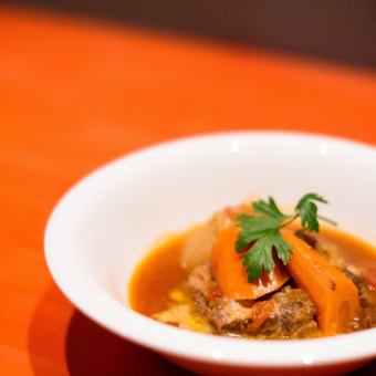 スペアリブの赤ワイン煮込み