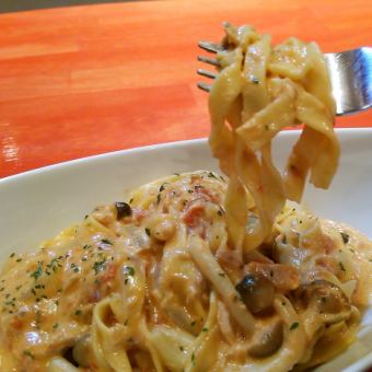 ツナときのこのトマトクリームパスタ