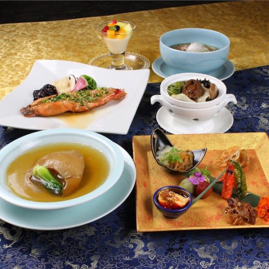 歌套餐：15,000日元（仅菜品），包括红烧鱼翅、特大虾、山珍海味等6道菜。