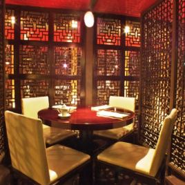 [推薦圓桌會議]中餐廳獨有的圓桌會議很好。請享受與眾不同的氣氛。