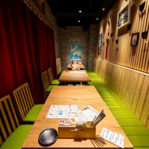 《仕切りのカーテンがあるタイプの個室です◎》