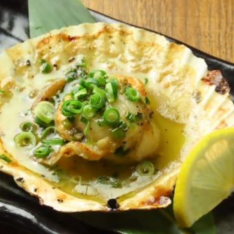 Salt-grilled scallops with green onions