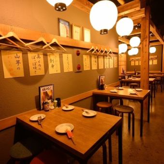 レイアウト自在のテーブル＆掘りごたつ席。少人数～最大63名までの宴会が可能！