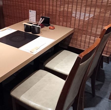 We have table seats that you can easily enter.You can enjoy your meal in a calm space.