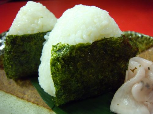 Onigiri (plum, salmon, mentaiko)
