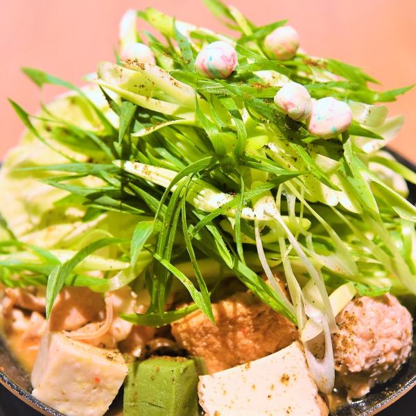 【名物!!黒毛和牛ホルモンの京風味噌なべ】白鍋・赤鍋の2種類がございます☆（2人前より注文可能）