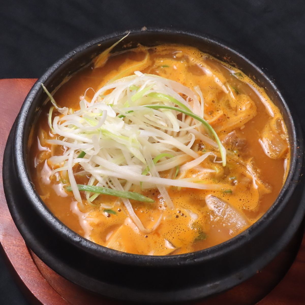 We offer authentic Korean dishes such as chijimi, jjigae, cold noodles, and rice bowls!