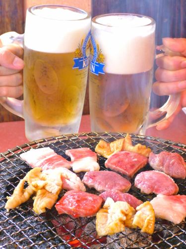 Cheers with delicious yakiniku and beer!