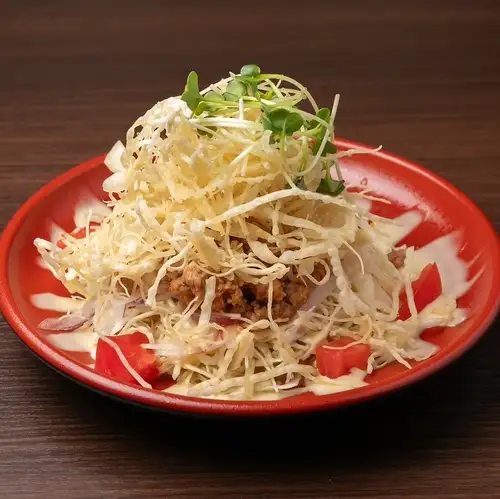 鶏そぼろと温玉のパリパリさらだ