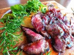 Seared aged beef steak 100g (1 serving)