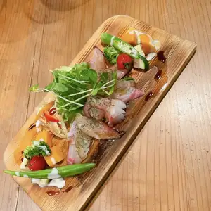 煙燻魚薄片配醬油