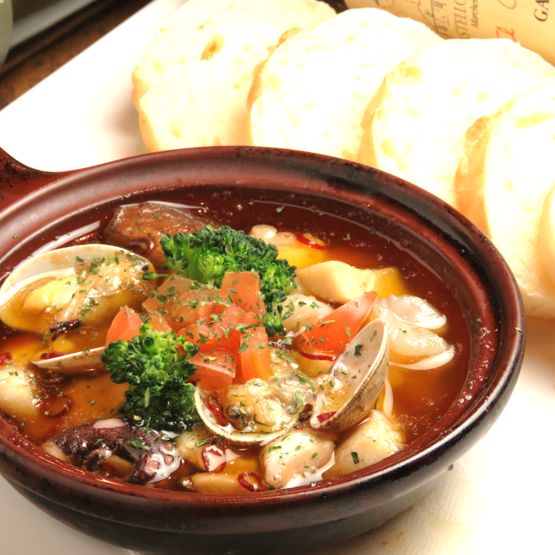 お洒落なダイニングバーなので雰囲気も抜群★貸切も承ってます！